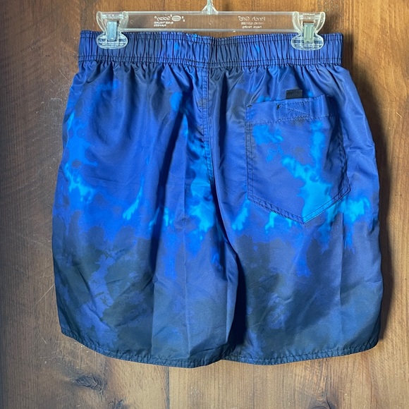 NWT Mens swim trunks - Picture 2 of 4